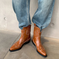 Bottes de cowboy rétro brodées style britannique à talon épais, nouvelle collection printemps-été 2026, coupe ajustée mi-mollet, antidérapantes
