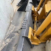 Multifunktionaler Kompaktlader CAT 226B mit Schnellwechsler für Schneepflug, Gabel & Erdbohrer