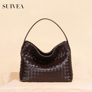Medium-sized Handbag: Casual, Handwoven <b>Square</b> Bag with a Textured Finish—Elegant and Fashionable Shoulder Bag for Women - Product Image 3