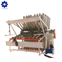 Machine de pressage de panneaux pour le travail du bois avec support de serrage