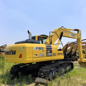 Excavadora Usada KOMATSU PC220 Robusta y de Bajo Consumo para Excavaciones a Gran Escala y Proyectos de Colocación de Tuberías Municipales - Product Image 1