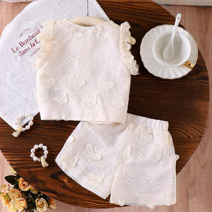 Conjunto de Dos Piezas para Niñas, Estilo Veraniego, Dulce Bordado de Mariposa, Chaleco de Algodón Color Albaricoque y Pantalones Cortos, Traje Infantil - Product Image 2