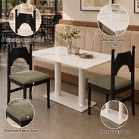 Ensemble de salle à manger commercial, chaises vertes sauge et table aspect marbre avec base à double piédestal pour café et restaurant