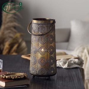 Portavelas de hierro hueco estilo bohemio con asa para decoración del hogar - Product Image 2