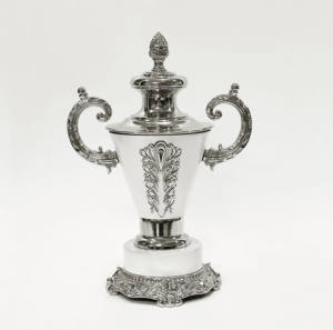 Venta al por mayor de lujo clásico trofeo de recuerdo dorado plata rojo vintage trofeo artesanías de metal hecho a mano trofeo de fútbol premios - Product Image 6