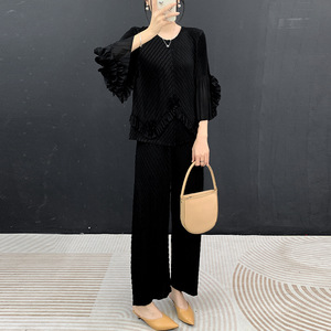 ชุดจีบพลีท Miyake สไตล์ใหม่สำหรับฤดูใบไม้ผลิ/ฤดูร้อน เสื้อคอโอแขนยาว + กางเกงลำลองขายาวระดับข้อเท้า ชุดสองชิ้นทรงหลวม - Product Image 3