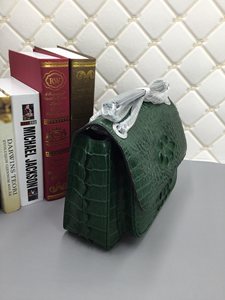 Sac à main vintage de luxe en crocodile pour femme - Magnifique sac fourre-tout en cuir verni vert avec bandoulière chaîne, sac de soirée rétro - Product Image 4