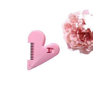 หวีตัดผมขนาดเล็ก เครื่องเล็มขนบริเวณจุดซ่อนเร้น <span class=keywords><strong>รูป</strong></span>หัวใจน่ารัก เครื่องเล็มผมแบบใช้มือ สำหรับเด็ก ผู้หญิง สาวๆ อุปกรณ์ตัดผม - Product Image 4