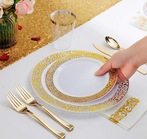 <span class=keywords><strong>Assiette</strong></span> jetable en plastique rigide PS blanc de 7 pouces, bord doré, design ajouré, moderne et minimaliste, pour dessert/dîner, vaisselle d'exportation, lot de 6 - Product Image 1