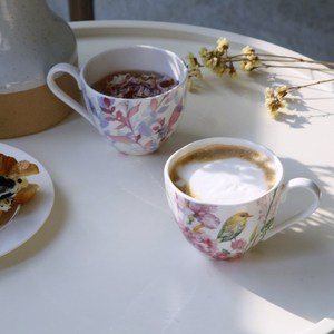 Tasse en porcelaine fine en forme de pétale avec motif oiseau et fleur - Tasse à café style pastoral américain - Product Image 3