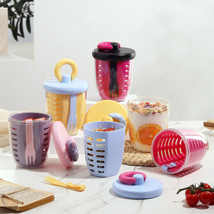 Taza portátil para fruta con tenedor y tapa con drenaje para desayuno, picnic, avena, color sólido, necesidad diaria, regalo - Product Image 4