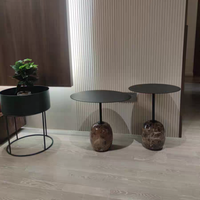 Table d'appoint de balcon créative et moderne de créateur Table de café et de thé simple en marbre naturel Table d'angle de salon ronde en marbre
