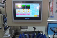 Machine d'emballage en forme de coussin pour bonbons durs, barres de cacahuètes et gâteaux, avec contrôle PLC Huayuan, 40-220 sachets/min