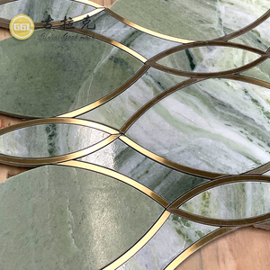 Le tessere di mosaico in marmo verde mescolano l'ottone per la decorazione della parete e il backsplash dell'hotel - Product Image 2