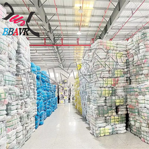 โรงงานผู้ผลิตโดยตรง ขายส่งเสื้อกล้ามผู้หญิงทรงเข้ารูปสีขาว ผ้าฝ้าย เกรด A สำหรับฤดูร้อน เสื้อผ้ามือสองแบบมัดเป็นก้อน - Product Image 4