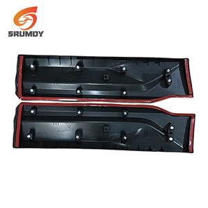 Ensemble de plaques de seuil de seuil de porte en plastique Premium 4 pièces Protection de protection de moulage inférieure Compatible avec Geely Binyue Coolray SX11 - Product Image 1