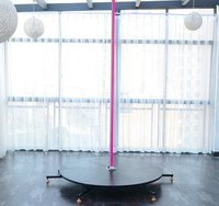 Scène de pole dance professionnelle en acier robuste avec cerceau Lyra et podium intégré