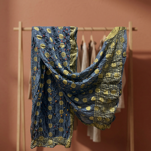 Cache-cou en soie Banarasi pour femmes, couleur et taille personnalisées, artisanat traditionnel Bandhani, écharpes et châles respirants et légers - Product Image 2