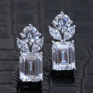 Orecchini a Perno Quadrati con Cristalli Incastonati per Donne, Eleganti Accessori Minimalisti per Uso Quotidiano - Product Image 1