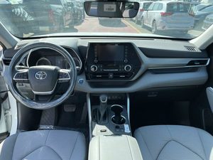 Puissance et performance, Toyota Highlander <span class=keywords><strong>GLE</strong></span> XU50 d'occasion <span class=keywords><strong>2022</strong></span>, SUV 5 portes, 2,5 L 4 cylindres <span class=keywords><strong>hybride</strong></span>, automatique, transmission intégrale - Product Image 2