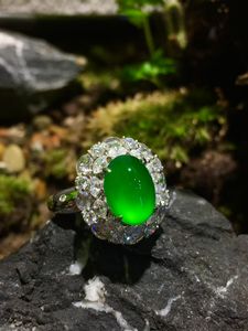 Anello di Lusso con Diamante e Giada Verde Imperiale - Gioiello di Alta Gamma per Investimento e Uso Quotidiano - Product Image 4