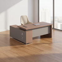 Bureau de direction ergonomique convertible en forme de L avec armoire de rangement, adapté aux bureaux d'entreprise et aux zones de réception.