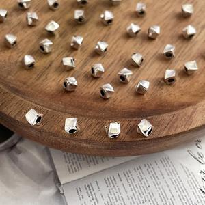 Perles d'espacement carrées torsadées en alliage plaqué argent, perles en vrac DIY, modèle chinois C250512-2 pour bracelet, collier, bijoux faits à la main - Product Image 3