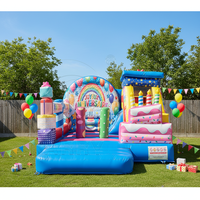 Château gonflable pour fête d'anniversaire arc-en-ciel avec gâteau et cadeaux, parfait pour les célébrations d'enfants, les jeux en intérieur et les événements festifs