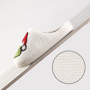 Nouvelle maison noël <span class=keywords><strong>Grinch</strong></span> chaud hiver coton pantoufles Couples hommes et femmes à semelles épaisses chaussures à semelles souples épais antidérapant - Product Image 4