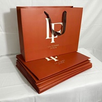 Sacs shopping en papier personnalisés de luxe avec grande poignée en ruban, impression couleur intégrale pour l'emballage de vêtements de mode féminine, de bougies et d'artisanat