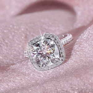Anello di Lusso con Zirconi Quadrati, Gioiello Elegante per Matrimonio e Fidanzamento, Stile Moderno per Uso Quotidiano, Regalo per Donne - Product Image 3
