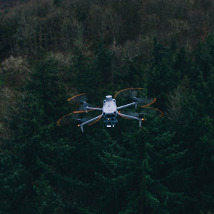 Drone Matrice 4E avec caméra grand angle 48MP, UAV intelligent contrôlé par application, cartographie et inspection raffinées - Product Image 1