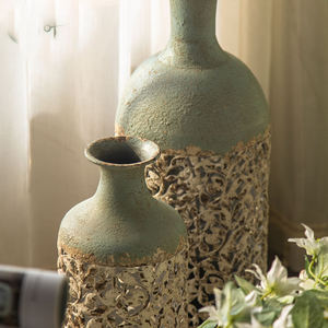 Macetero Metálico Alto de Diseño Retro Personalizado, Tallado y Desgastado - Product Image 4