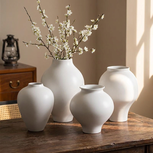 Jarrón de Cerámica Estético Zen para Decoración del Hogar, Porcelana con Bordes Redondeados, Acabado Mate Blanco, para Casa, Hotel, Sala de Estar - Product Image 1
