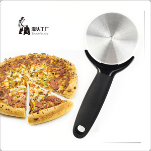 Cortador de pizza de acero inoxidable Source Factory con mango antideslizante para cortar pizza - Product Image 1