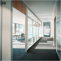 Cloison de séparation en verre moderne avec cadre en aluminium de 100 mm, stores intégrés, insonorisation 45 dB, écologique, pour bureaux et écoles