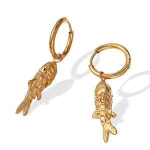ต่างหูห่วงรูปปลาสีทอง ไทเทเนียมเหล็กชุบทอง 18k ซีรีส์มหาสมุทร ดีไซน์รูปสัตว์ เครื่องประดับแฟชั่น - Product Image 5