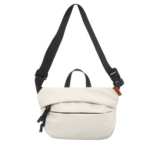 Riñonera de Nylon Impermeable Unisex con Logotipo Personalizado al por Mayor, Bolso Bandolera Casual para Teléfono y Tarjetas, Bolso Cruzado para Mujer - Product Image 4