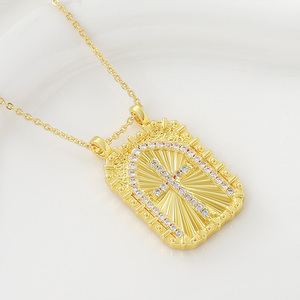 Collier Pendentif Géométrique Gravé Style Vintage Luxe Léger avec Médaillon Croix, Bijou Tendance pour Femme, Vente en Gros - Product Image 6