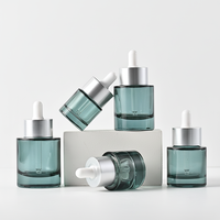 Flacon compte-gouttes cylindrique en verre vert foncé à fond épais et épaule plate de 15 ml, 30 ml, 50 ml pour emballage cosmétique et huiles essentielles, lot de 100 pièces