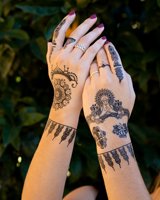 Autocollant de tatouage temporaire au henné personnalisé pochoir au henné pour la main