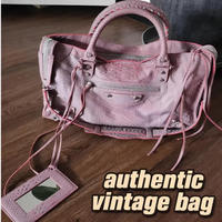 Sac à main de motard en peau de serpent dégradé rose, à franges épaisses, rare et édition limitée, authentique sac de luxe de marque célèbre d'occasion