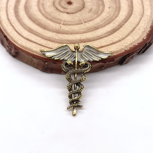 Kualitas Premium antik berlapis emas ular silang dan sayap Caduceus simbol Enamel putih medis dokter perhiasan bros Pin kerah - Product Image 3