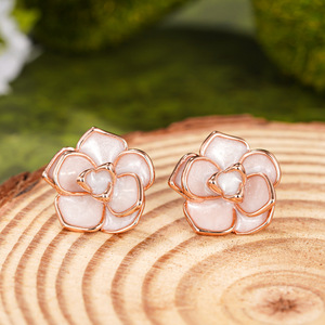 Eleganti Orecchini a Perno con Fiore di Gardenia per Donne, Gioielli Floreali Freschi per Uso Quotidiano - Product Image 6