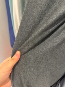 <span class=keywords><strong>Tissu</strong></span> en denim de coton extensible bleu marine 262 g/m² 150 cm 40D 70D pour jeans skinny, chemises slim fit et vêtements extensibles - Product Image 5