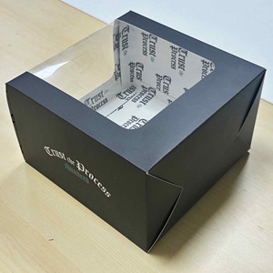 Bán buôn biểu tượng tùy chỉnh Mũ bóng chày Mũ Hộp bao bì kỷ nguyên mới gấp cá nhân in với cửa sổ rõ ràng cho doanh nghiệp nhỏ - Product Image 1