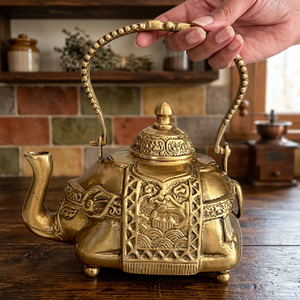 Théière vintage en laiton avec couvercle, poignée en métal, design orné, bouilloire à eau - Product Image 5