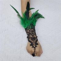 Bracelet rétro en dentelle et plumes avec anneau de doigt intégré, accessoire de mode pour la main, idéal pour Halloween, cosplay, fêtes à thème et spectacles