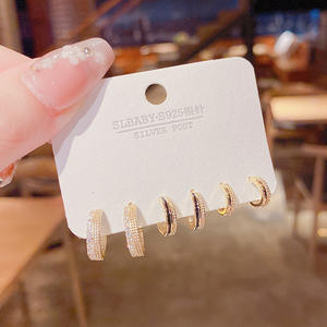 2023 femmes <span class=keywords><strong>or</strong></span> argent couleur cerceau ensemble CZ Zircon petit Huggie <span class=keywords><strong>Cartilage</strong></span> goutte écouteurs pour mariage femme bijoux <span class=keywords><strong>boucle</strong></span> - Product Image 2