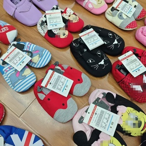 Chaussures pour enfants, chaussettes pour bébés, surplus de stock, assortiment mixte - Product Image 2